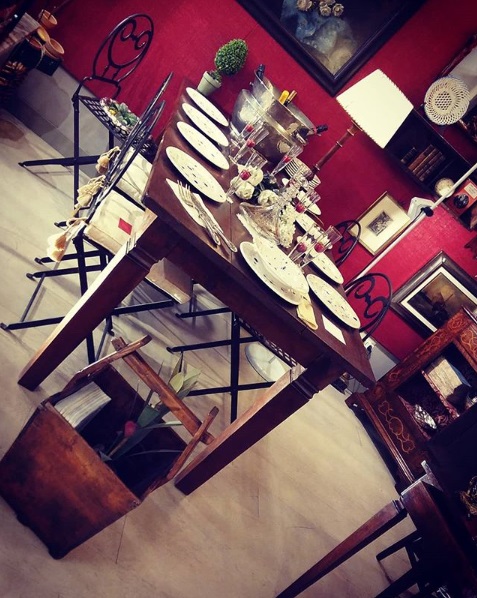 Siamo specializzati in arredo antico e tavoli allungabili | Genova antiquariato