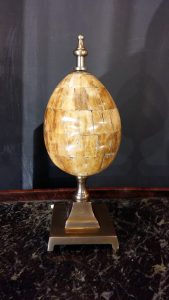obelisco uovo corno