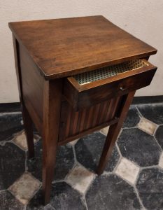 comodino tavolino antico serrandina saracinesca