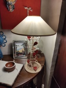 coppia lampade tavolo antiche dipinte con cuori